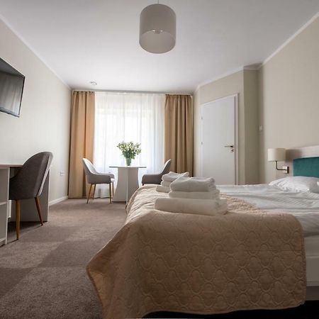 Hotel Bialy Gosciniec Ciechanów Esterno foto